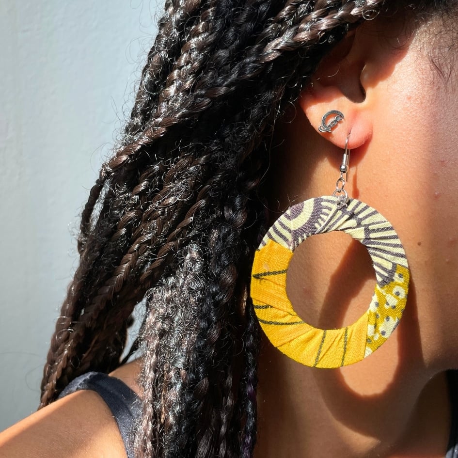 Boucles d'oreilles rondes recyclées en jaune