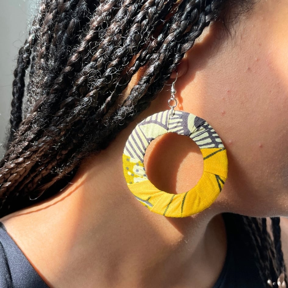 Boucles d'oreilles rondes recyclées en jaune