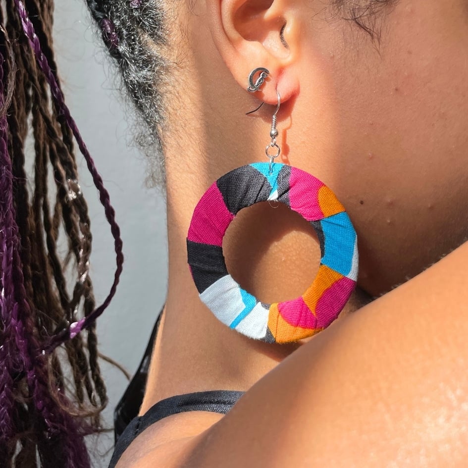 Boucles d'oreilles rondes recyclées multicolores