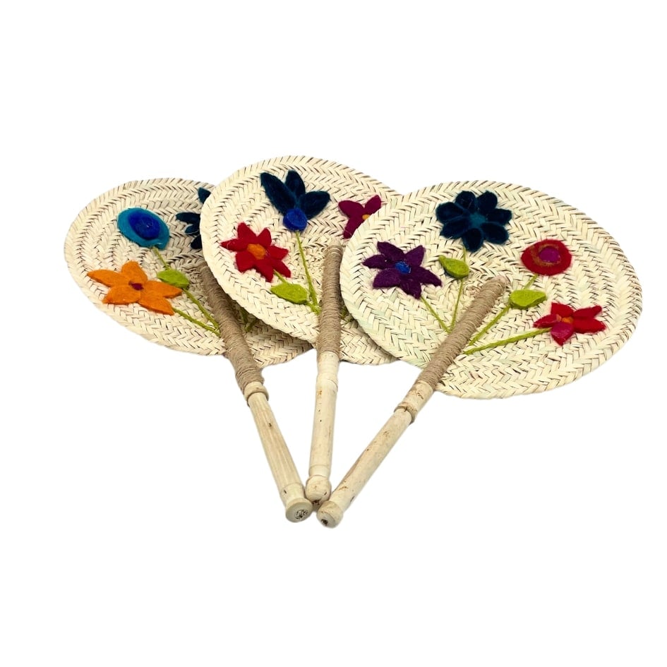 Éventail rond traditionnel en jute à motifs de fleurs