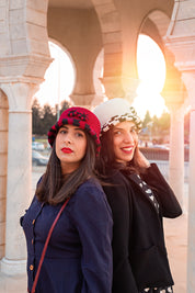 Chechia damier revisité, entièrement fait main en laine rouge ou blanche